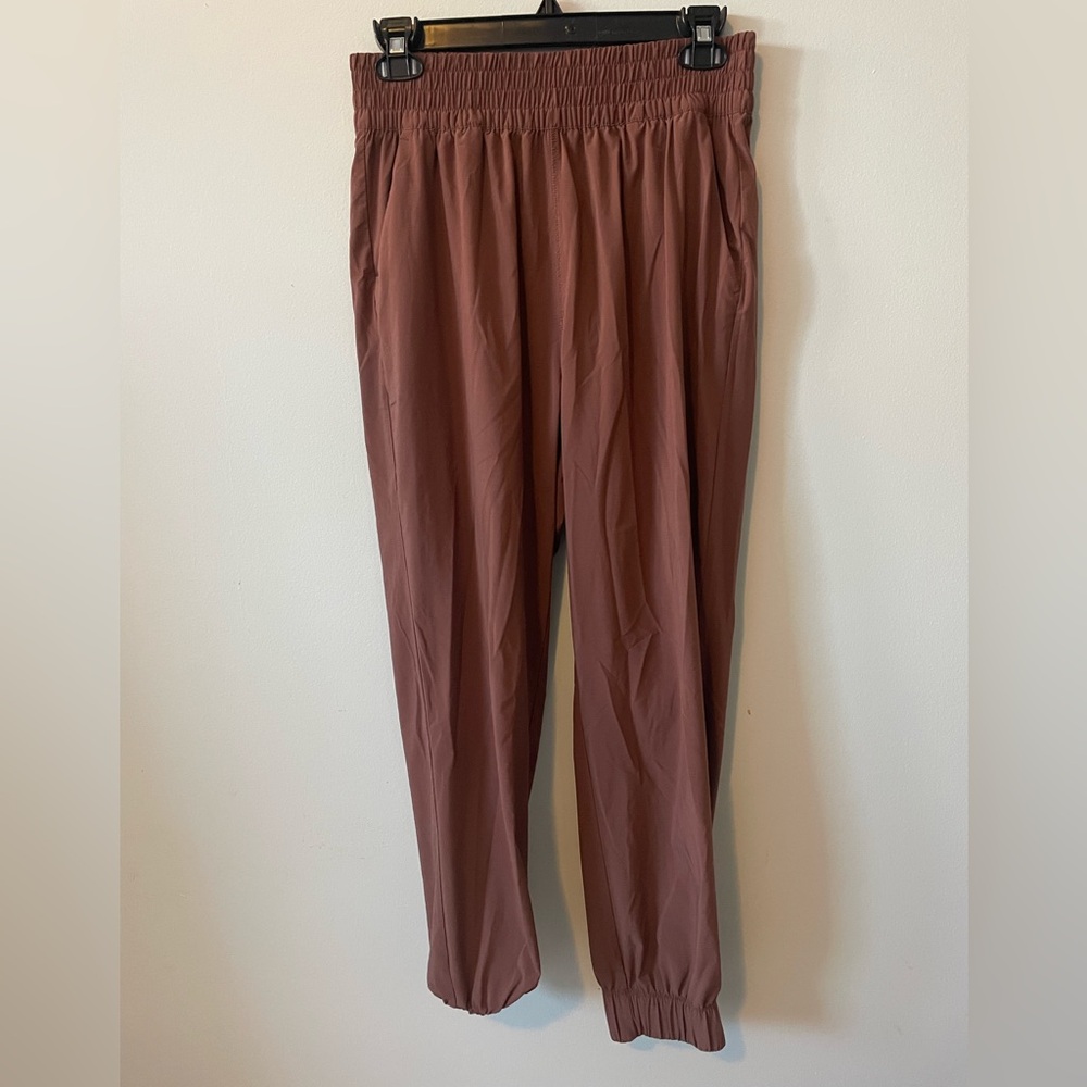 Vuori Villa Jogger in Hazelnut